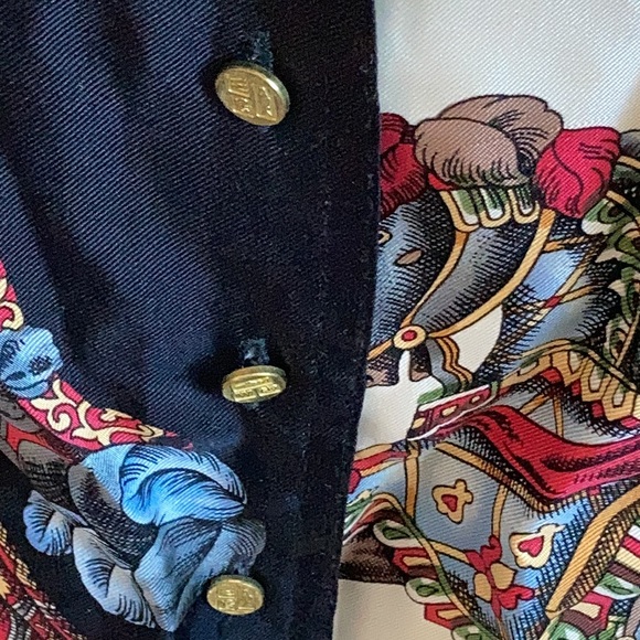 Blouse size 2 WATHNE measurements in pictures. It’s silk - Picture 3 of 9